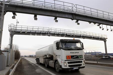 Vehicles over 3.5 tonnes must pay e-tolls on highways .