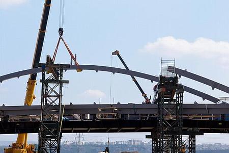 Infrastructure construction should go on, Halt says.