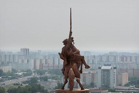 The statue of Svätopluk at Bratislava Castle.