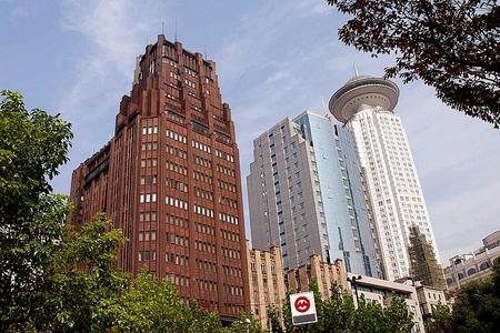Building skyscrapers in Shanghai