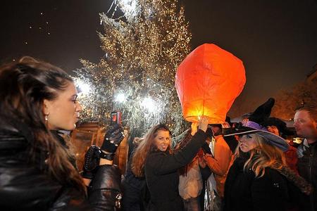 Lanterns with wishes: New Year in Bratislava.