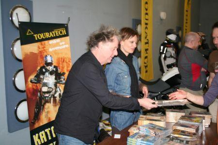 Nick Sanders from the UK gave out autographs to fans.