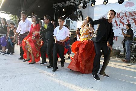 Dancing at Divé Maky’s Bashavel.