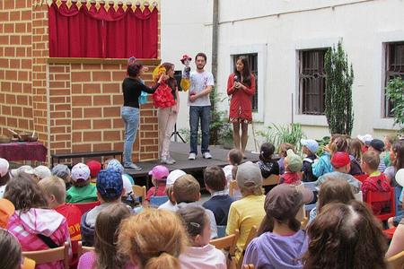 Brazilian puppetry on Children's Day. 