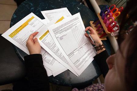 Labour market watchers warn that many school-leavers have difficulty finding jobs in the areas in which they have specialised.