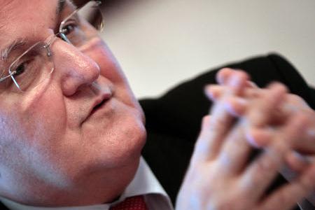 The education minister wants university teachers to hold only one full-time job. 