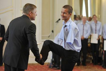 Sixteen-year old swimmer Viktor Kemény, who has no hands and so greeted Slovak Prime Minister Robert Fico using his foot, is the youngest Slovak attending the 2012 Paralympic Games in London. 