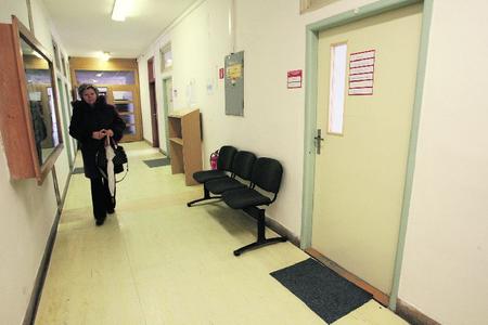 ÚPSVAR says a social worker neglected the case .