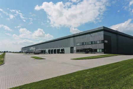 Newwarehousing is being built.