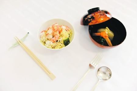 A serving of chirashi sushi and soup.