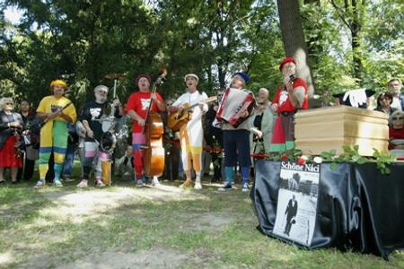 The Band Lojzo performs at the funeral of famous Bratislava personality, Schoene Naci.  