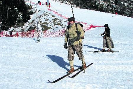 Retro-skiing in period costumes in Tatranská Lomnica.