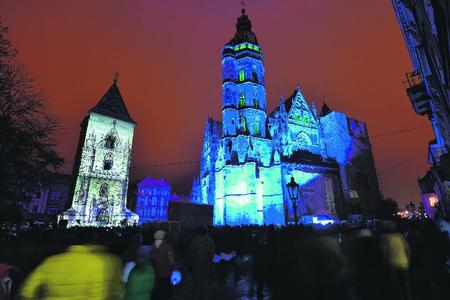 The spectacular illumination of the cathedral drew thousands into the city centre.“