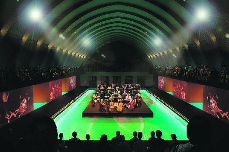 A former indoor swimming pool has been turned into the
Kunsthalle.