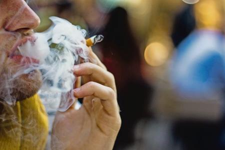 The number of adult Slovak smokers is decreasing.
