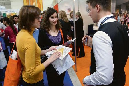 Young people still have difficulty finding work.