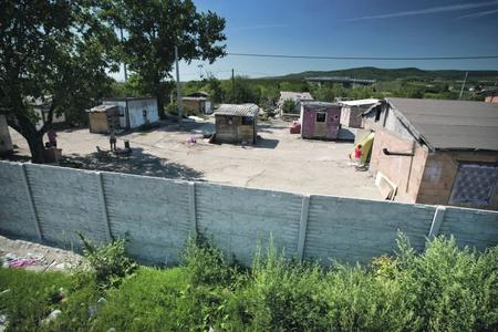 The issue ofRomahousing is a thorny problem.