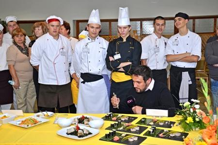 Korean cooking competition for students of hotel academies. 