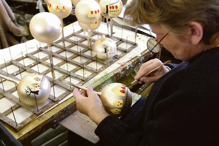 Small enterprises to get support in selling abroad.