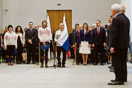 Oath of biathlete Kuzmina and skier Bajčičák.