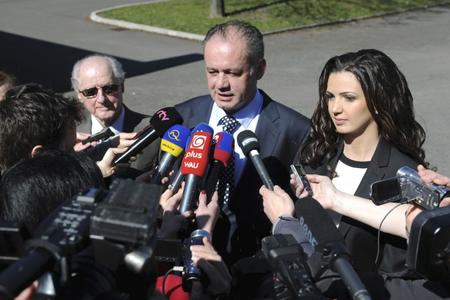 Andrej Kiska (in the middle), his father and daughter.