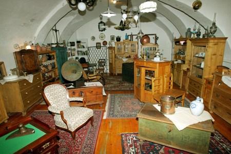 Antiquity shops are hiding many a treasure. 