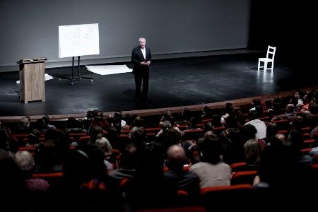 Robert Wilson held a lecture in SND in Bratislava. 