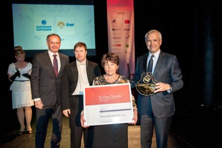 Slovenské elektrárne received the main prize of the prestigious VIA BONA awards, the “Responsible Large Corporation of 2013” for its social responsibility programme “Energy for the Country”. 