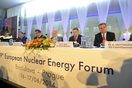 EU Energy Commissioner Günther Oettinger, Slovak PM Robert Fico and Czech Prime Minister Bohuslav Sobotka, from right.