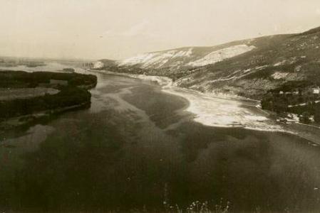 Part of Devínska Kobyla in the postcard, which is probably from the early 1920s. Sandberg is seen in the background.