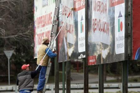 A decent billboard campaign can cost tens of thousands of euros.