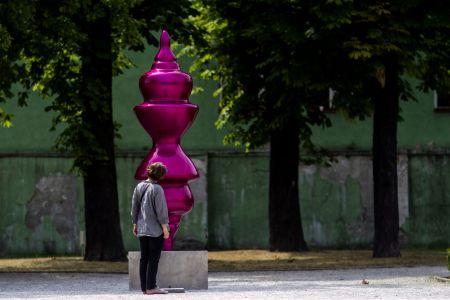 “Statue and Object” 2014 in the garden of the Grassalkovich Palace