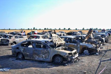 Cars burnt down in Vincov Les