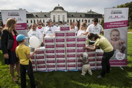 The Alliance for Family has collected 400,000 signatures under its petition to hold a referendum on the protection of family.