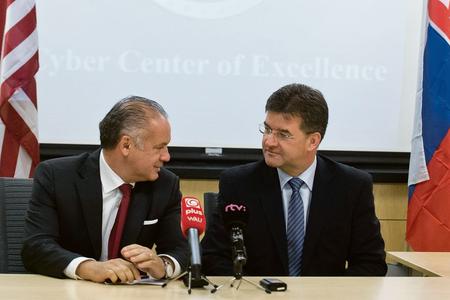 Andrej Kiska (l) and Miroslav Lajčák (r)