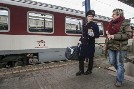 Homeless people can help railway passengers.