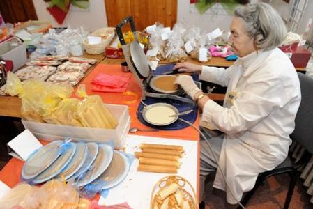"Creative Christmas" in Žilina teaches some crafts connected with the festive season.
