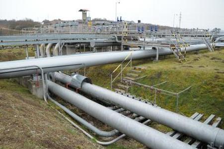 The modernised Slovak-Hungarian section of the crude oil pipeline Adria was opened.