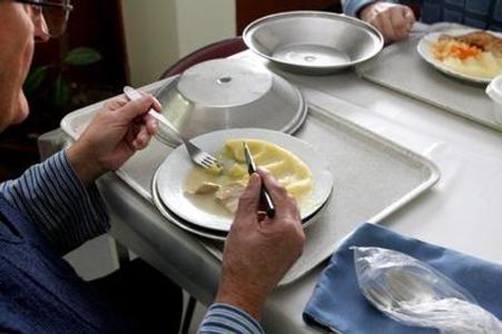 Hospitals to keep costly catering contracts