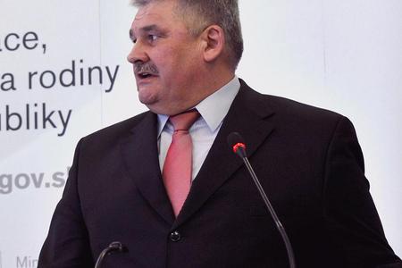 Minister Richter to withdraw Čistý Deň accreditation