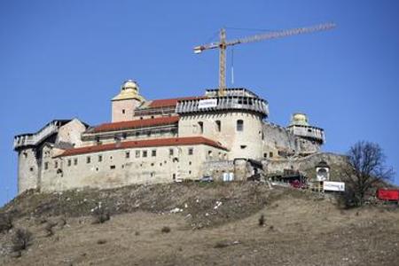 Burned Krásna Hôrka Castle should open in 2018