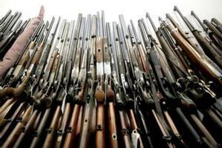 Two Slovaks arrested in UK while attempting to smuggle in dangerous firearm
