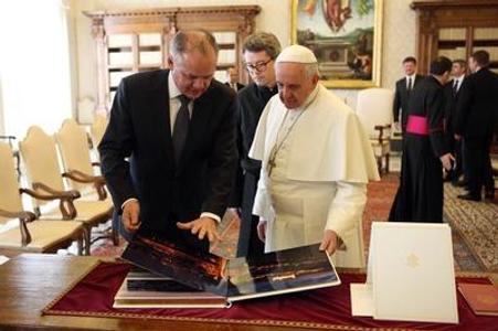 President Kiska donated photo-book by Slovak photographer to Pope