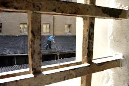 Prisoners will be able to serve sentences on house arrest