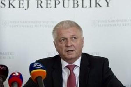 Pavlis resigns over cleaning tender