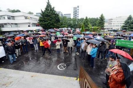 SAV representatives demonstrate for autonomy