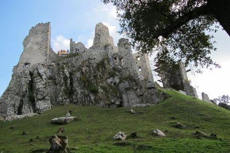 Hrušov Castle