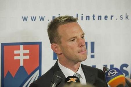 Nemeček to stay as Hockey association chief