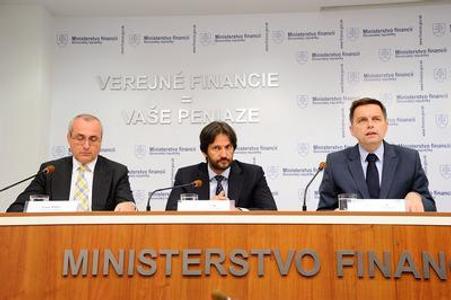 Finance Minister Peter Kažimír (r), Interior Minister Robert Kaliňák (middle) and Justice Minister Tomáš Borec 