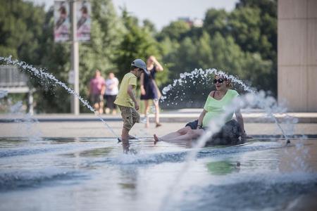 Record heat wave tests infrastructure, patience